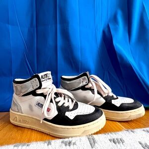 AUTRY SNEAKERS WOMAN MEDALIST MID SNEAKERS